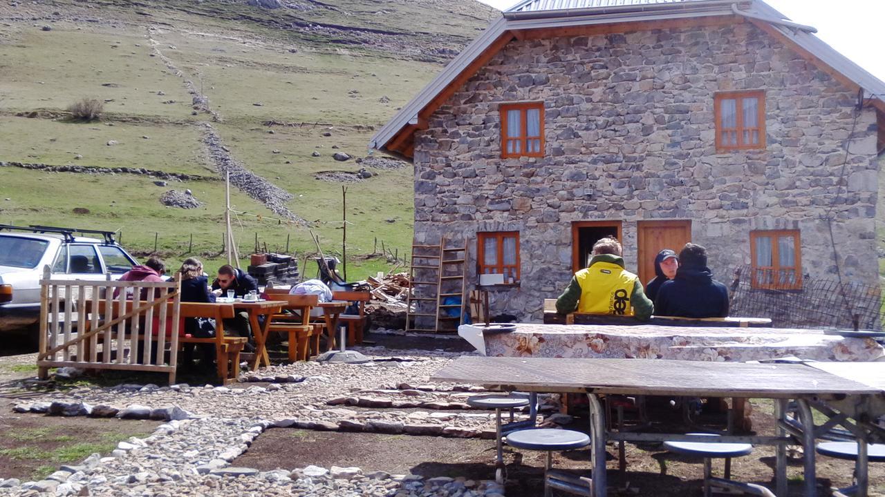 Guesthouse Letnja Basta Gornji Lukomir Dış mekan fotoğraf