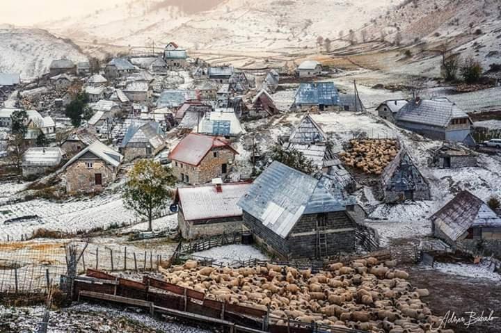 Guesthouse Letnja Basta Gornji Lukomir Dış mekan fotoğraf